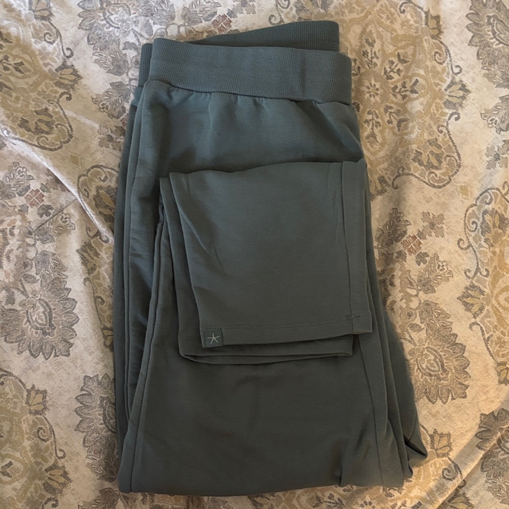 Barefoot Dreams Sage Straight Leg Pants - Picture 8 of 8